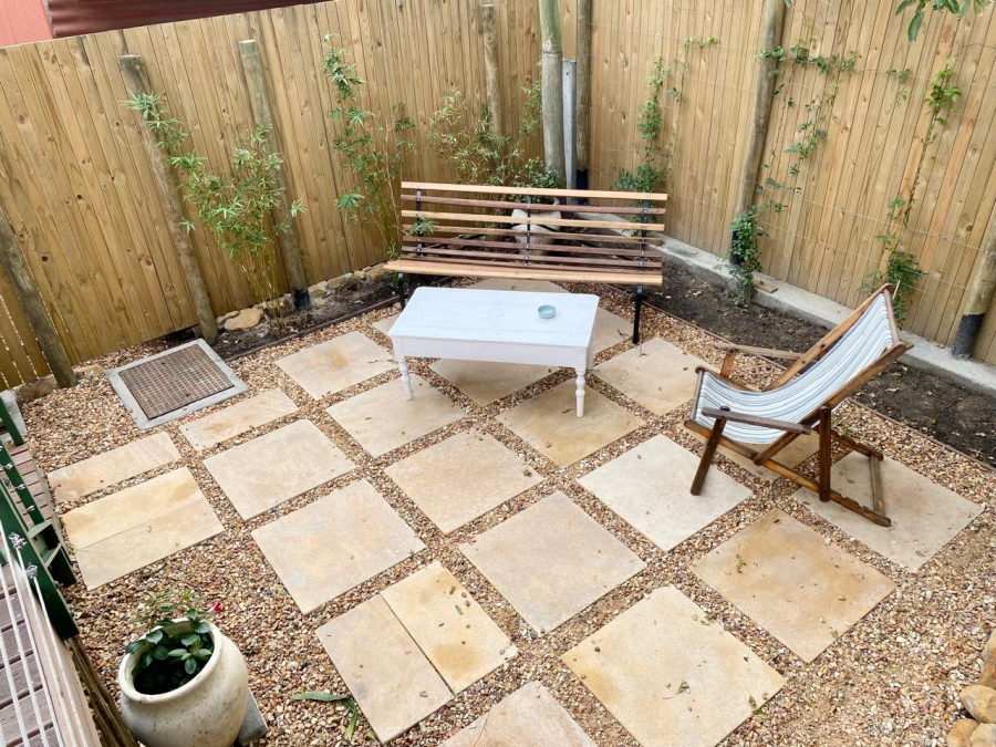 2 Bedroom Property for Sale in Vredehoek Western Cape
